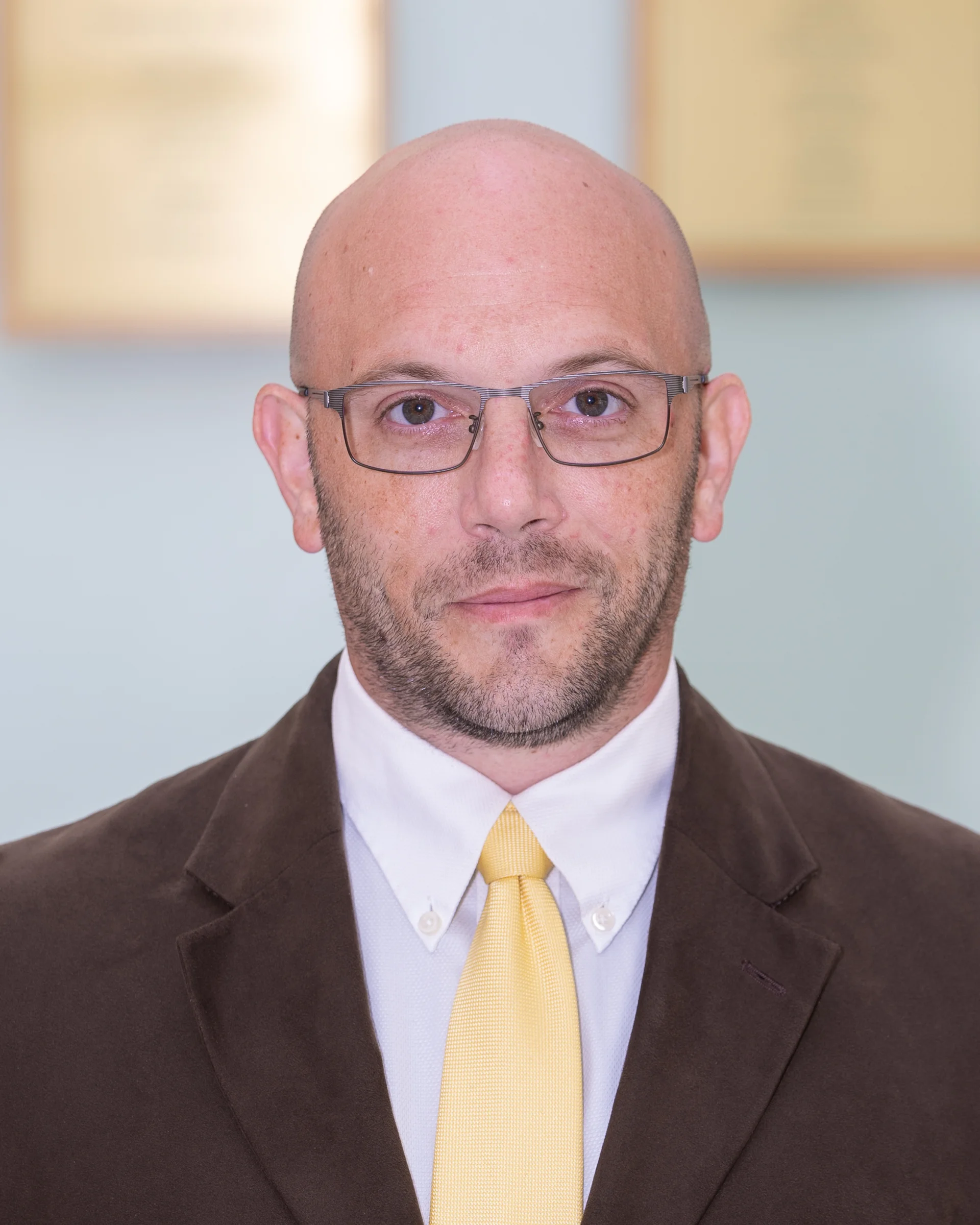 Chris Ciarleglio, Ph.D. `00 Director | Science Academy @ Holy Cross Teacher | Science Department Instructor | Johns Hopkins University ECE Affiliate Faculty (Biological Sciences) | University of Connecticut B.A. Swarthmore College (Biology | Ancient History) Ph.D. Vanderbilt University (Neuroscience) Postdoctoral Fellow | Vanderbilt University Fox Postdoctoral Fellow | Brown University Teaching Experience: 21 years Dr. Ciar's Bio