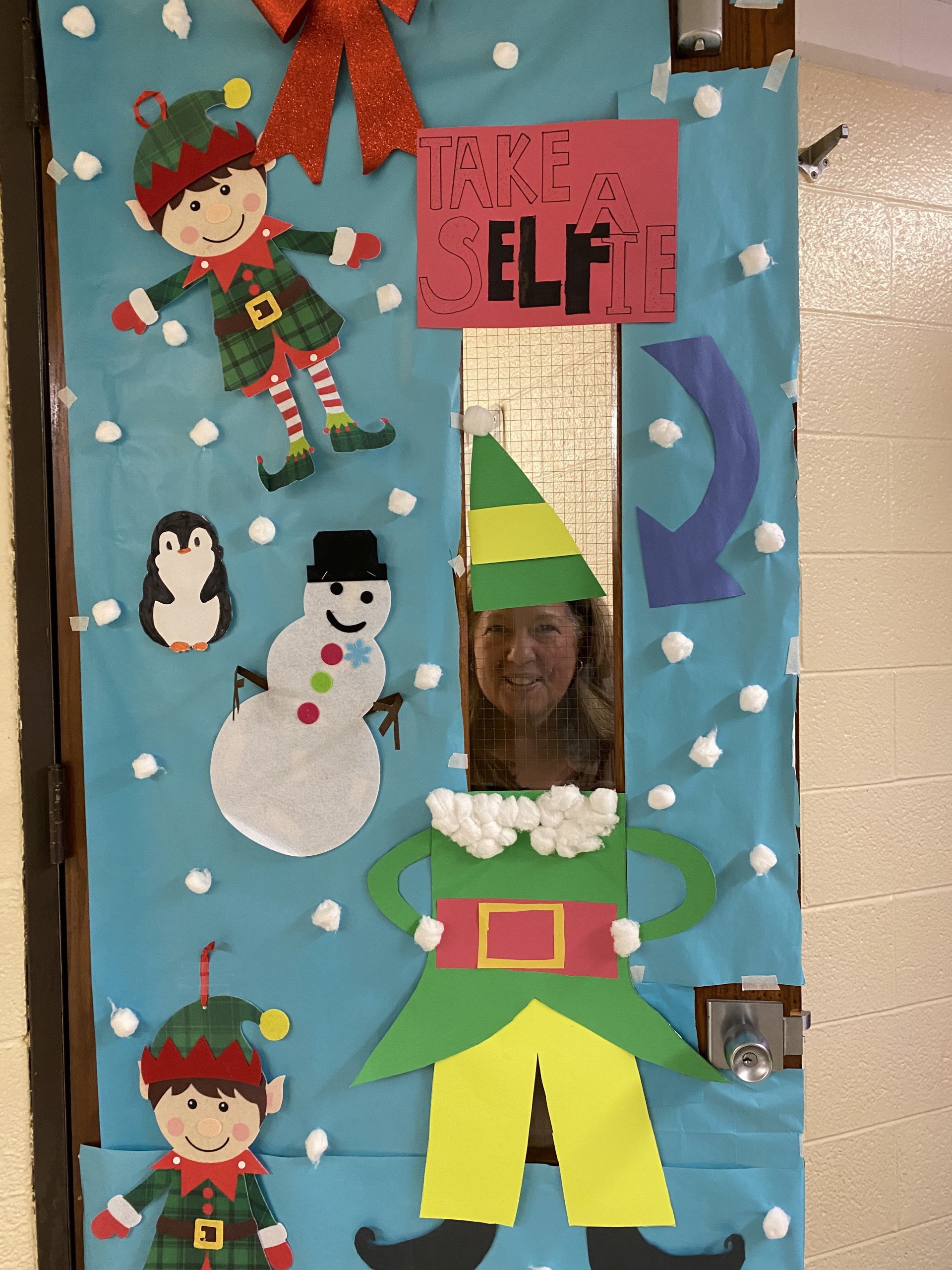 Christmas Door Decorating Contest (VIDEO) 